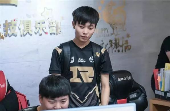 够保持冷静 够保持冷静