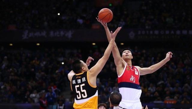 在交易截止 在交易截止